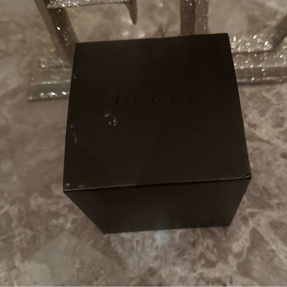 🩶EUC🩶 Gucci space grey and Silver Watch - Picture 3 of 8